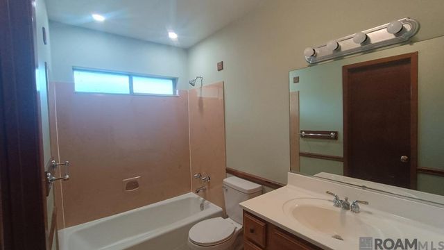 604 J W Davis Dr, Hammond, LA 70403