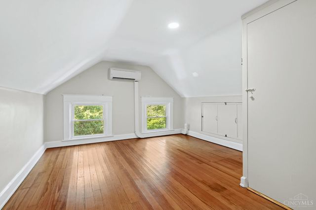 3290 Observatory Avenue, Cincinnati, OH 45208