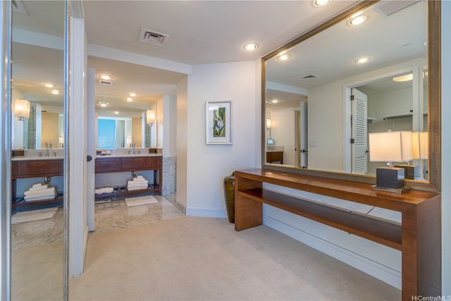 223 Saratoga Road 3710, Honolulu, HI 96815