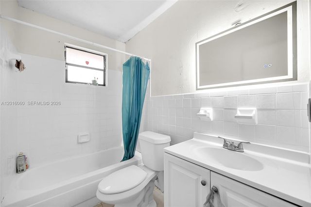 2352 NW 102nd St, Miami, FL 33147