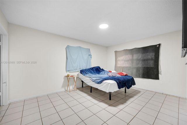 2352 NW 102nd St, Miami, FL 33147