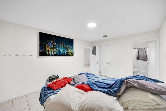2352 NW 102nd St, Miami, FL 33147