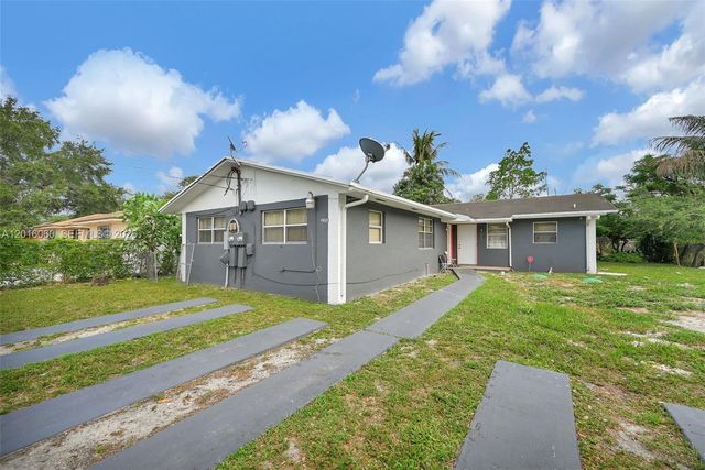 2352 NW 102nd St, Miami, FL 33147