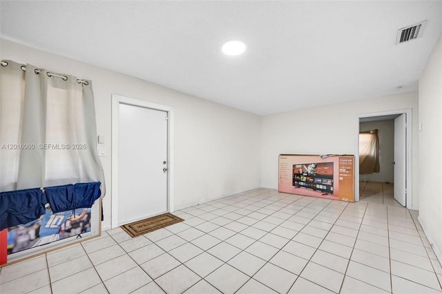 2352 NW 102nd St, Miami, FL 33147