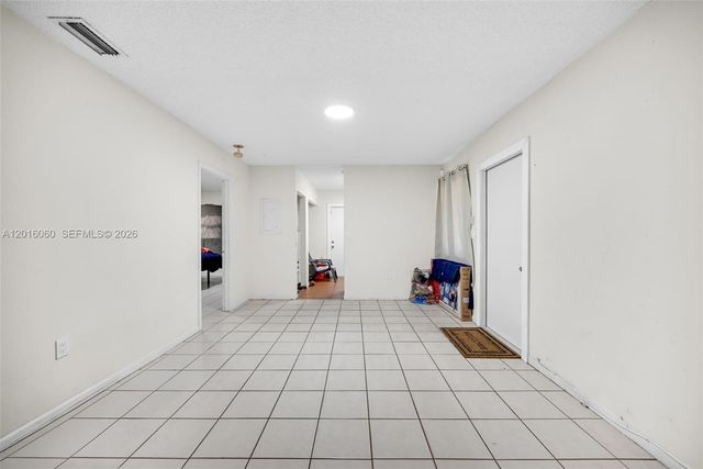 2352 NW 102nd St, Miami, FL 33147
