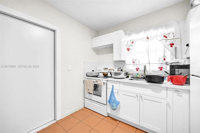 2352 NW 102nd St, Miami, FL 33147