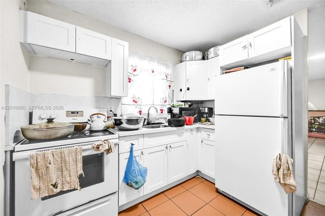 2352 NW 102nd St, Miami, FL 33147
