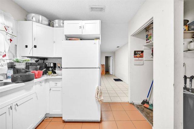 2352 NW 102nd St, Miami, FL 33147