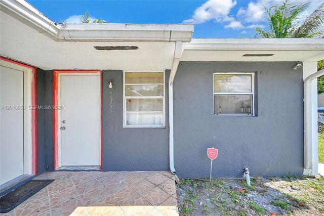 2352 NW 102nd St, Miami, FL 33147
