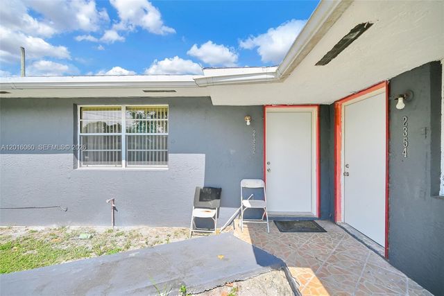 2352 NW 102nd St, Miami, FL 33147