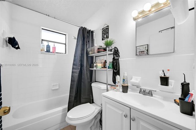 2352 NW 102nd St, Miami, FL 33147