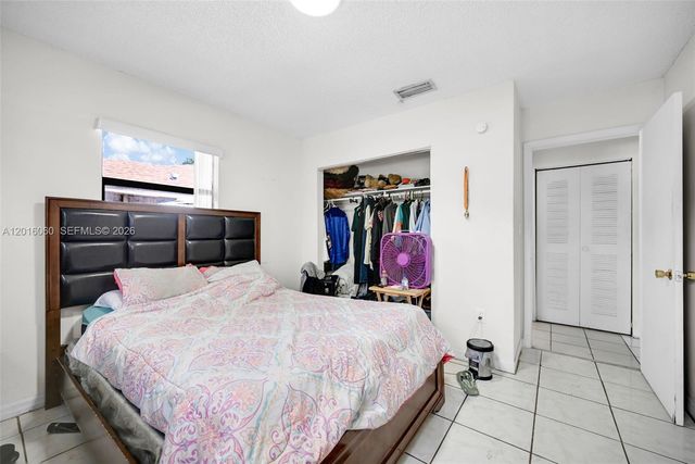 2352 NW 102nd St, Miami, FL 33147