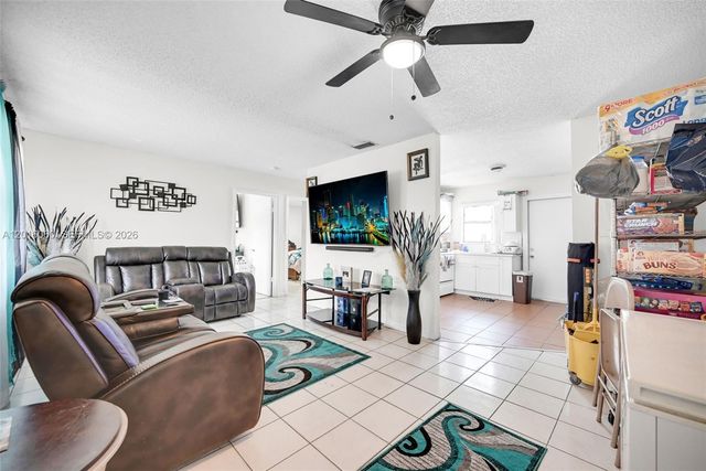 2352 NW 102nd St, Miami, FL 33147