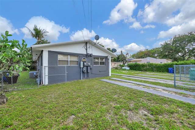 2352 NW 102nd St, Miami, FL 33147