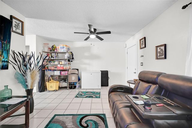 2352 NW 102nd St, Miami, FL 33147
