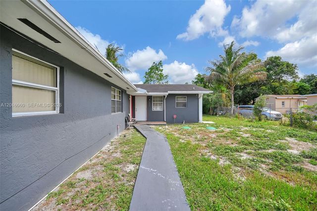 2352 NW 102nd St, Miami, FL 33147