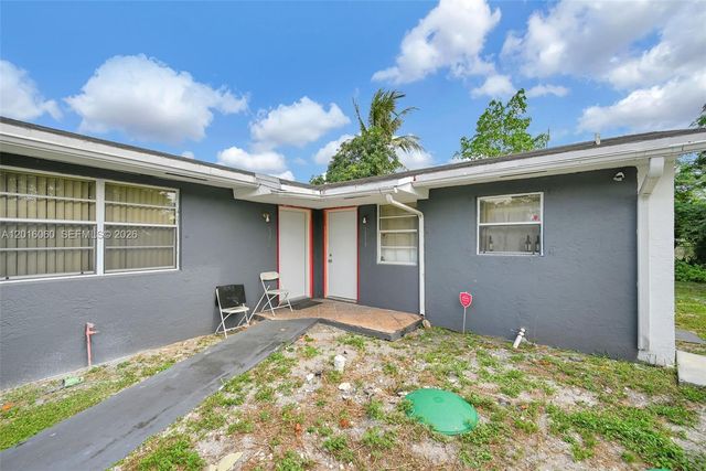 2352 NW 102nd St, Miami, FL 33147