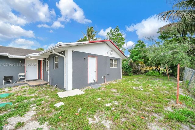 2352 NW 102nd St, Miami, FL 33147