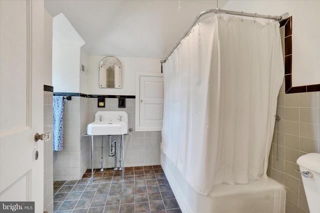915 ARLINGTON ROAD, York, PA 17403