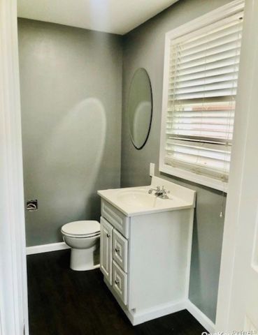 1099 Nugent Avenue, Bay Shore, NY 11706