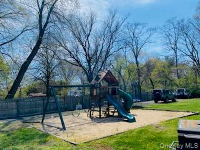 1099 Nugent Avenue, Bay Shore, NY 11706