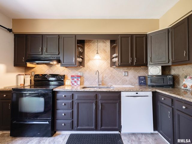 5524 N ARROW Drive, Peoria, IL 61614