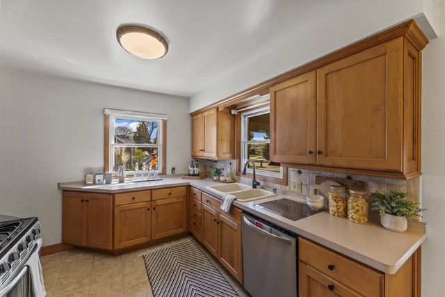 1524 Grange AVENUE, Milwaukee, WI 53221
