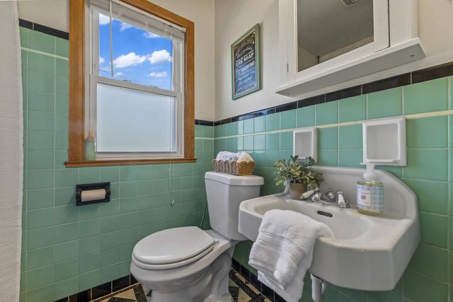 1524 Grange AVENUE, Milwaukee, WI 53221