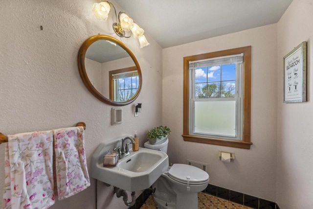 1524 Grange AVENUE, Milwaukee, WI 53221