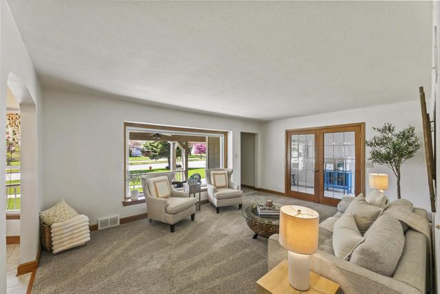 1524 Grange AVENUE, Milwaukee, WI 53221
