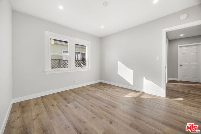 5465 S Victoria Avenue, Los Angeles, CA 90043