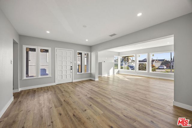 5465 S Victoria Avenue, Los Angeles, CA 90043