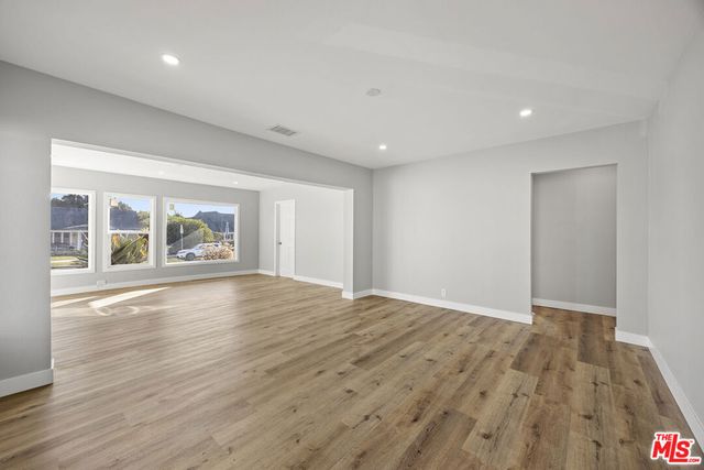 5465 S Victoria Avenue, Los Angeles, CA 90043