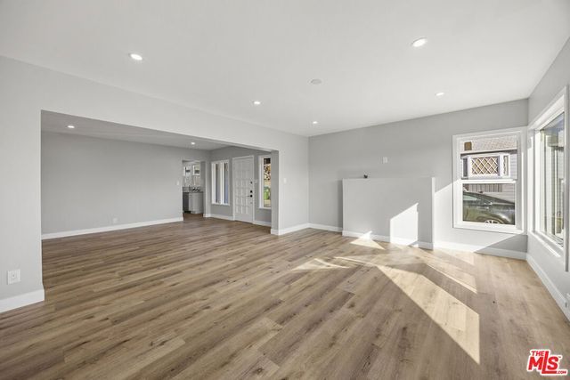 5465 S Victoria Avenue, Los Angeles, CA 90043