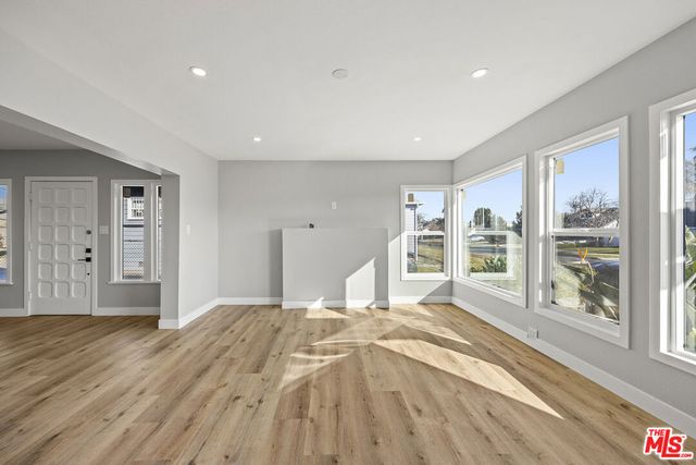 5465 S Victoria Avenue, Los Angeles, CA 90043