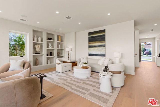 3364 Redwood Avenue, Los Angeles, CA 90066