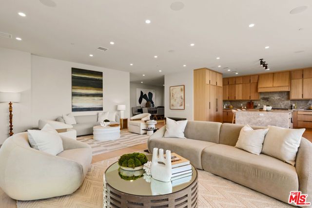 3364 Redwood Avenue, Los Angeles, CA 90066