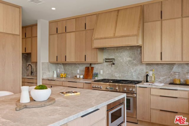 3364 Redwood Avenue, Los Angeles, CA 90066