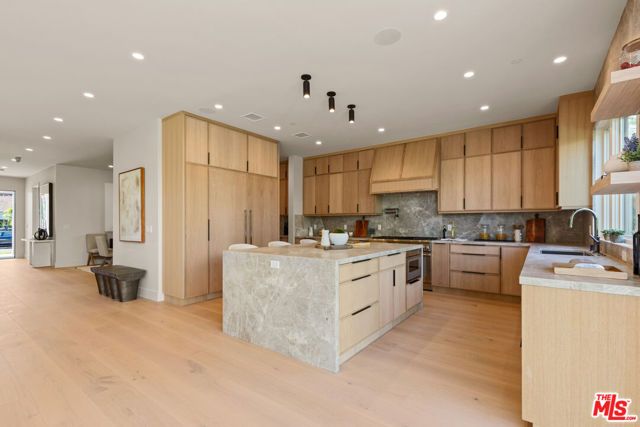 3364 Redwood Avenue, Los Angeles, CA 90066