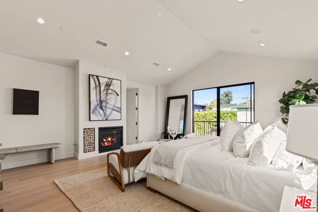 3364 Redwood Avenue, Los Angeles, CA 90066