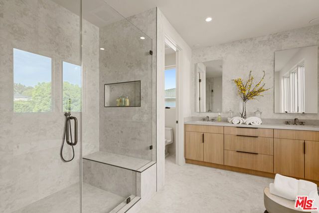 3364 Redwood Avenue, Los Angeles, CA 90066