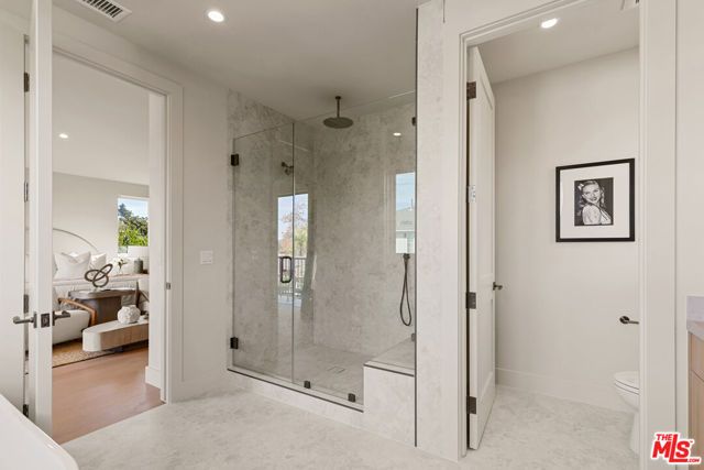 3364 Redwood Avenue, Los Angeles, CA 90066