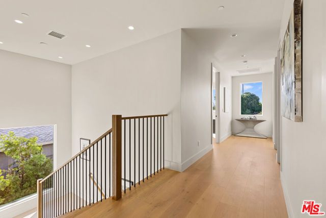 3364 Redwood Avenue, Los Angeles, CA 90066