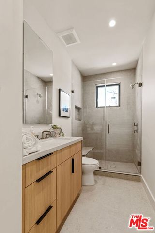 3364 Redwood Avenue, Los Angeles, CA 90066