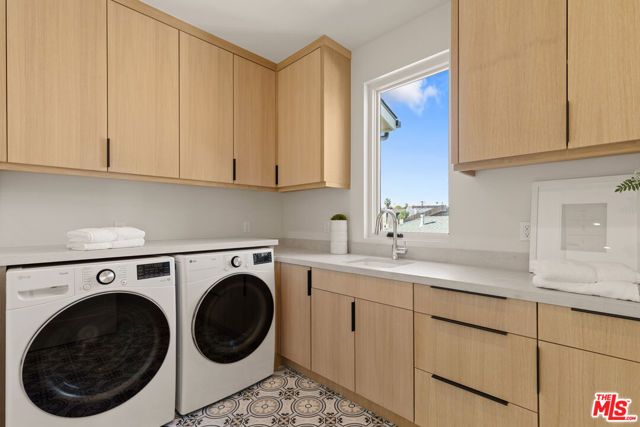 3364 Redwood Avenue, Los Angeles, CA 90066