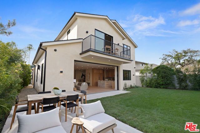 3364 Redwood Avenue, Los Angeles, CA 90066