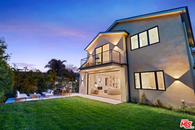 3364 Redwood Avenue, Los Angeles, CA 90066