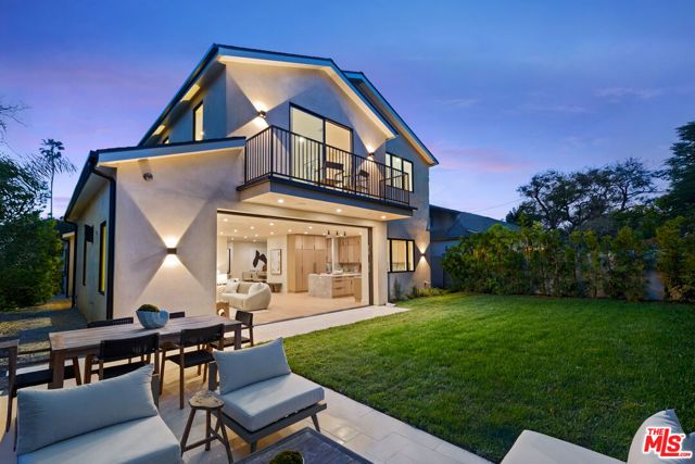 3364 Redwood Avenue, Los Angeles, CA 90066