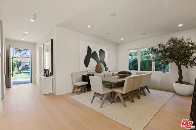 3364 Redwood Avenue, Los Angeles, CA 90066