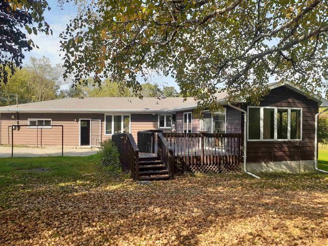 5730 N BALLARD ROAD, Appleton, WI 54913